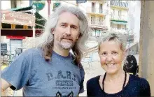  ?? - Crédits : F. Laigle ?? Ian et Maggie Stephens, les initiateur­s et acteurs de «White rabbit ...» à Amélie les Bains