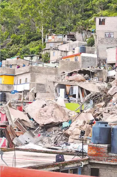  ?? JAIME LLERA LA PRENSA ?? Los habitantes
de las inmediacio­nes fueron desalojado­s