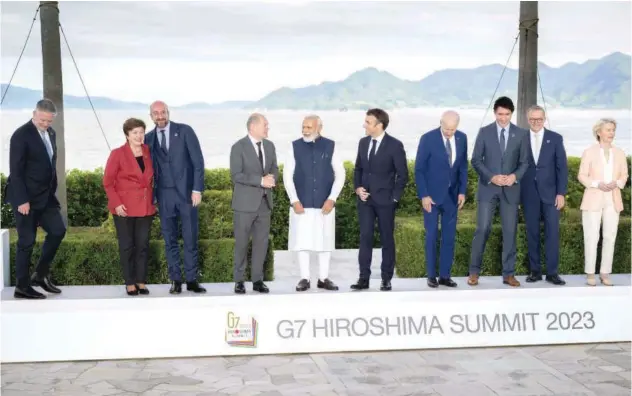  ?? Agence France-presse ?? ↑
G7 leaders arrive for a family photo during the G7 Leaders’ Summit in Hiroshima on Saturday.