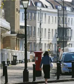  ??  ?? Upmarket: Clifton in Bristol, with its traditiona­l lampposts