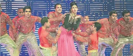 ??  ?? Jacqueline Fernandez with her dance troupe