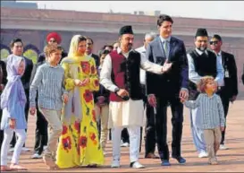  ?? KUMAR/HT PHOTO ?? ▪ Canadian Prime Minister Justin Trudeau and his family at Jama Masjid in New Delhi on Thursday.VIPIN