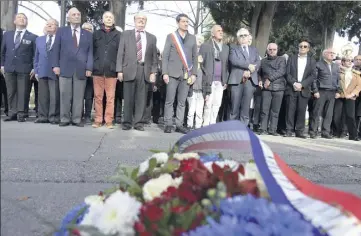  ?? (Photo Gilles Traverso) ?? André Mayet, président de la Maison des Rapatriés et le maire, David Lisnard ont rendu hommage aux  victimes du massacre de la rue d’Isly.