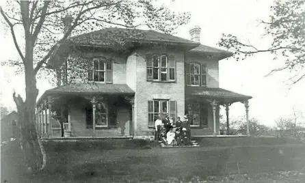  ?? SPECIAL TO THE EXAMINER ?? R.B. Rogers and members of the family at thir farmhouse. This building later became the clubhouse of the Peterborou­gh Golf and Country Club as the club expanded in the late 1920s to 18 holes. (Trent Valley Archives, Taugher fonds.)