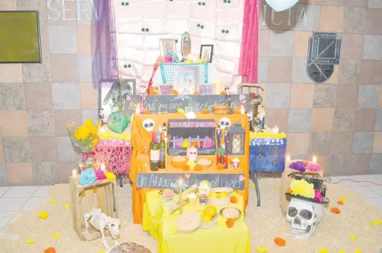  ?? FOTOS: RICARDO SERRANO ?? Altar elaborado por alumnas de la Facultad de Derecho.