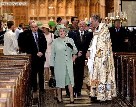  ?? ?? Queen Elizabeth II smiles with the Rector of Bath Abbey, Reverend Simon Oberst, during her 2002 Golden Jubilee tour
