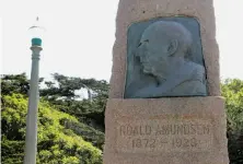  ?? Santiago Mejia / The Chronicle ?? A monument to explorer Roald Amundsen is the only reminder of his ship, which was beached in S. F. more than 60 years.