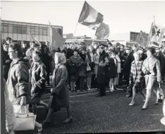  ??  ?? Left and main picture, scenes from the picket line at the BSR factory, where feelings often ran high