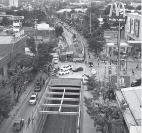  ?? / ALLAN CUIZON ?? ■ UNDERPASS: Mao kini ang aerial view sa gitrabaho nga underpass sa Mambaling, dakbayan sa Sugbo diin abli ang duha ka mga dalan sa kilid niini.