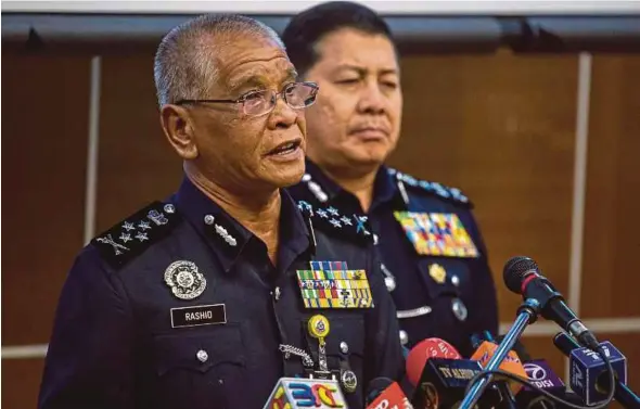  ?? BERNAMA PIC ?? Deputy Inspector-General of Police Tan Sri Noor Rashid Ibrahim (left) during a press conference at the Bukit Aman police headquarte­rs yesterday.