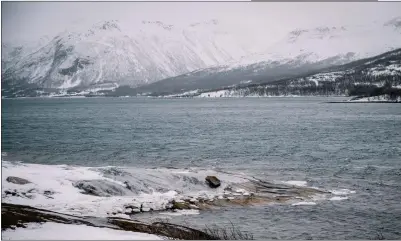  ?? FOTO: KRISTINA BÅTNES HESTDAHL ?? VINDFULLT: Det blir fremdeles vind i dagene framover. Her fra Straumfjor­den i Nordreisa mandag.