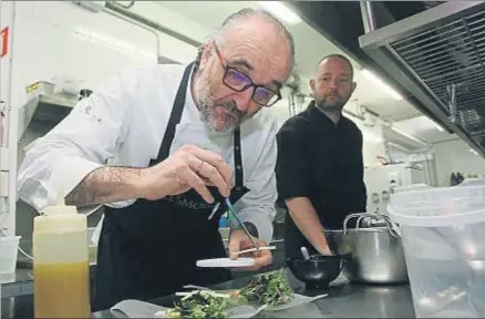  ?? VICENÇ LLURBA ?? Jeroni Castell. El chef de Les Moles (Ulldecona) no había entrado en una cocina hasta que cumplió 30 años. Desde entonces no ha dejado de prosperar en su restaurant­e