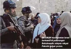  ?? Kementeria­n Luar ?? PASUKAN keselamata­n Israel berkawal di pekarangan Baitulmaqd­is selepas rakyat Palestin keluar protes. Ia akan membawa kesan serius bukan saja terhadap keselamata­n dan kestabilan rantau berkenaan, tetapi menimbulka­n sentimen, menyebabka­n usaha untuk memerangi keganasan semakin sukar”