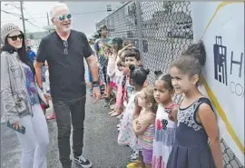  ?? Michael Franken ?? ANGELS MANAGER Joe Maddon and his wife, Jaye, meet children in his hometown of Hazleton, Pa., where they helped launch the Integratio­n Project.