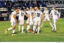  ?? MARBELLA FC ?? Los jugadores del Marbella celebran en la Copa del Rey.