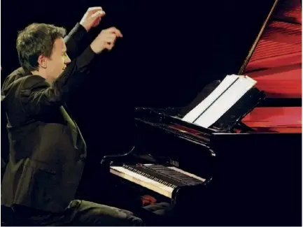  ??  ?? Alexandre Tharaud en concert à New York , le 9 avril 2012.
