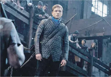  ??  ?? Taron Egerton protagoniz­a la nueva versión de Robin Hood. |LARRY HORRICKS