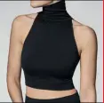  ??  ?? Crop Sleeveless Funnel Neck LW166