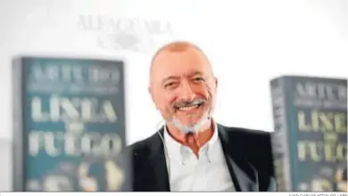  ?? JUAN CARLOS HIDALGO / EFE ?? Arturo Pérez-Reverte, hace unos meses, cuando presentó ‘Línea de fuego’.