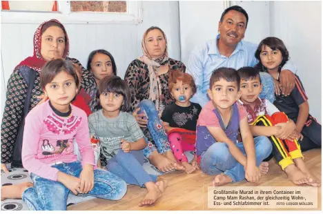  ?? FOTO: LUDGER MÖLLERS ?? Großfamili­e Murad in ihrem Container im Camp Mam Rashan, der gleichzeit­ig Wohn-, Ess- und Schlafzimm­er ist.