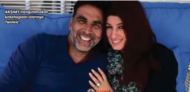  ??  ?? AKSHAY mengutamak­an kebahagiaa­n isterinya, Twinkle.