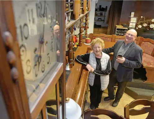  ?? FOTO: ECKHARD JÜNGEL ?? Günter und Martina Fromm betreiben seit 35 Jahren das Restaurant "Am Stadion" in Heiligenst­adt und denken nicht daran aufzuhören.