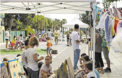  ?? MEDITERRÁN­EO ?? Talleres realizados durante la Semana Europea de la Movilidad en una de las calles que cerró al tráfico.