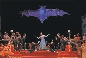  ?? COURTESY KEN HOWARD/THE SANTA FE OPERA ?? Jane Archibald, as Adele, and The Santa Fe Opera chorus in Die Fledermaus.