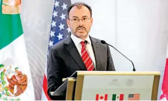  ?? /MAURICIO HUIZAR ?? El Secretario de Relaciones Exteriores prepara el encuentro junto al subsecreta­rio para América del Norte, Carlos Sada y el embajador de México en Washington, Gerónimo Gutiérrez