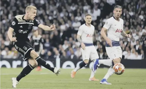  ??  ?? 0 Donny van de Beek fires Ajax ahead after 15 minutes. Far left, goalkeeper Andre Onana celebrates the strike. Left, Jan Vertonghen is forced to leave the field after sustaining a head injury.