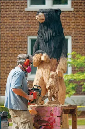  ?? FILE PHOTO ?? Gary Keenan, an Iowa chainsaw artist, takes a break from working on Valor the bear in front of Wingo Hall at the University of Central Arkansas in Conway in 2013 to create a miniature bear during an exhibition for Carl Stuart Middle School students....