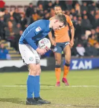  ?? Peter Hilton Photograph­y ?? Joe Ironside places the ball ahead of his equalising penalty