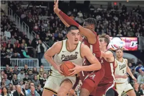  ?? JOHN E. SOKOLOWSKI/USA TODAY SPORTS ?? Purdue center Zach Edey controls the ball against Alabama forward Mohamed Wague in the game in Canada last month.