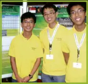  ??  ?? YOUTHFUL EINSTEINS Baula (above, left) with his research on the Sibuyan Sea and (above) Singaporea­n students Seng, Kyven and Ming with their Food Fuel project