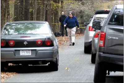  ?? Arkansas Democrat-Gazette/THOMAS METTHE ?? Little Rock police officers investigat­e the scene of a homicide on Loretto Lane on Sunday. Police spokesman Lt. Michael Ford said the victim appeared to have been shot.