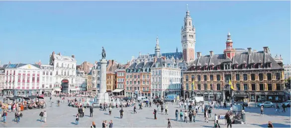  ?? FOTO: MAXIME DUFOUR PHOTOGRAPH­IES/DPA ?? Der Place du Général de Gaulle ist der zentrale Prachtplat­z von Lille wird zurecht auch „Grand Place“genannt.