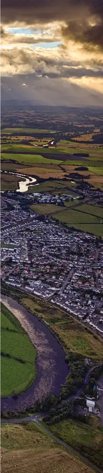  ?? PHOTOGRAPH: FRAMEFOCUS­CAPTURE.CO.UK ?? The River Forth winds its way through Stirling