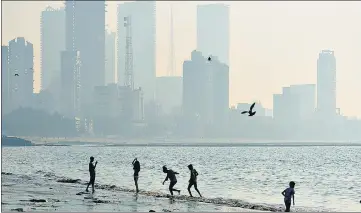  ??  ?? Mumbai’s air quality index (AQI) was in moderate category on Tuesday, with a thin blanket of smog covering the skyline.