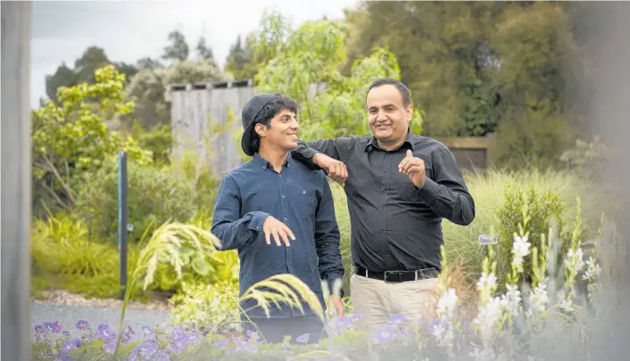  ?? Photo / Greg Bowker ?? New friends Faisal Al Harbi (left) and Imran Pathan met through the Asylum Seekers Support Trust.