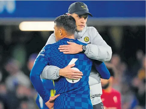  ?? ?? DEAL ME IN BOSS: Chelsea defender Thiago Silva has thrilled manager Thomas Tuchel by signing up for a third year.