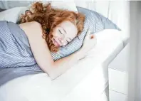  ?? Foto: drubig photo, fotolia.com ?? Glücklich einschlafe­n: Wenn die Matratze frei von Krankheits­erregern ist, gelingt das deutlich besser.