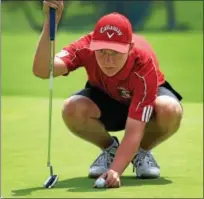  ?? GENE WALSH — DIGITAL FIRST MEDIA ?? Souderton’s Evan Kreiser on the 2nd green during the Pennridge Invitation­al golf tournament at Indian Valley C.C. August 21, 2017.