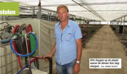  ?? Foto JOHNNY GEURTS ?? Dirk Huygen op de plaats waren de dieven hun slag sloegen.