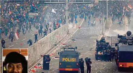  ?? AGENCY PIX ?? University students clashing with police during a protest near the Parliament building in Jakarta recently. (Inset) Manik Marganamah­endra.