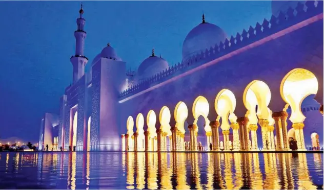  ?? Kamal Kassim / Gulf Today ?? ↑
The magnificen­ce of Sheikh Zayed Grand Mosque increases all the more in Ramadan.