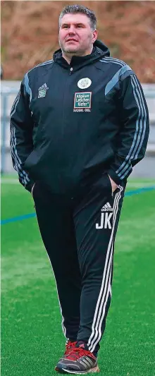  ?? FOTO: SCHLICHTER ?? Jens Kiefer ist Trainer des Regionalli­gisten FC Homburg – und neuerdings auch Vorsitzend­er von Borussia Spiesen.