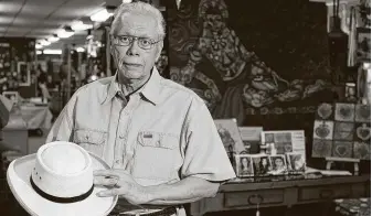  ?? Nathan Lindstrom / Contributo­r ?? Macario Ramirez, shown in 2008 at his Casa Ramirez store, is remembered as an activist for Hispanic causes in Houston and for bringing “ofrendas” to the neighborho­od.