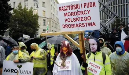  ?? FOT. MACIEK JAŹWIECKI / AGENCJA GAZETA ?? • Pod naporem protestów i własnych szeregów PiS wycofał się z części zapisów ustawy. Na zdjęciu: wtorkowa manifestac­ja rolników w Warszawie