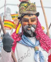  ??  ?? Der Dorausschr­eier aus Saulgau ist eine der ältesten Figuren der schwäbisch-alemannisc­hen Fasnet.