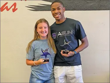  ?? Tandy Gill/News-Times ?? Scholar-athlete winners: Makaylen Swint and LaMario Island were named the El Dorado News-Times Scholar-Athletes of the Year on Tuesday.